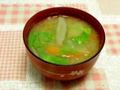 セロリの葉も活躍♪新ごぼう味噌汁。